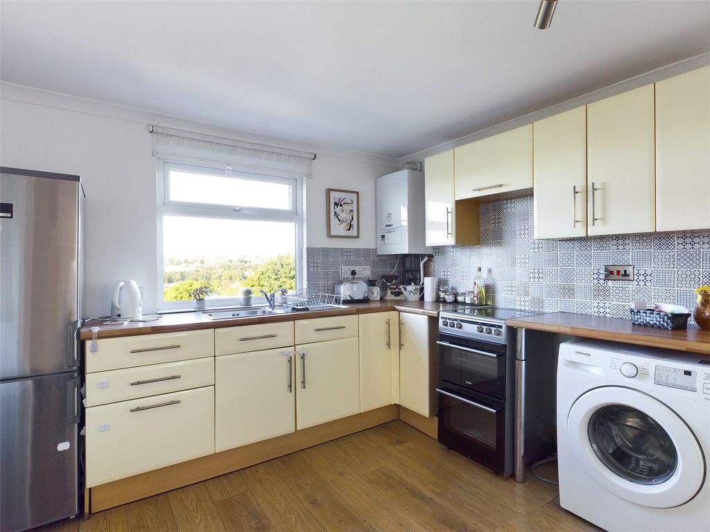 Property photo 2 of 9 Kitchen