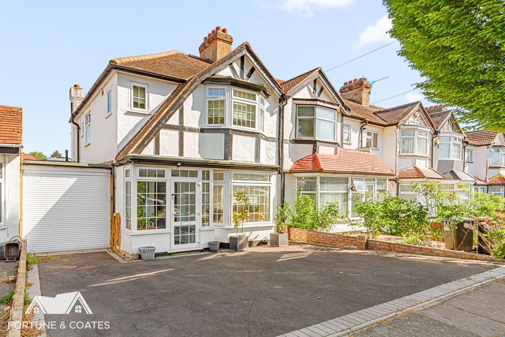 Property photo 1 of 24 Huxleyroad_41.Jpg