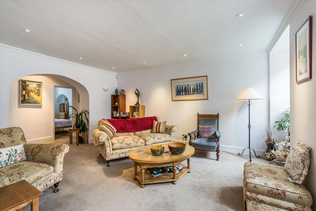 Property photo 3 of 19 Image