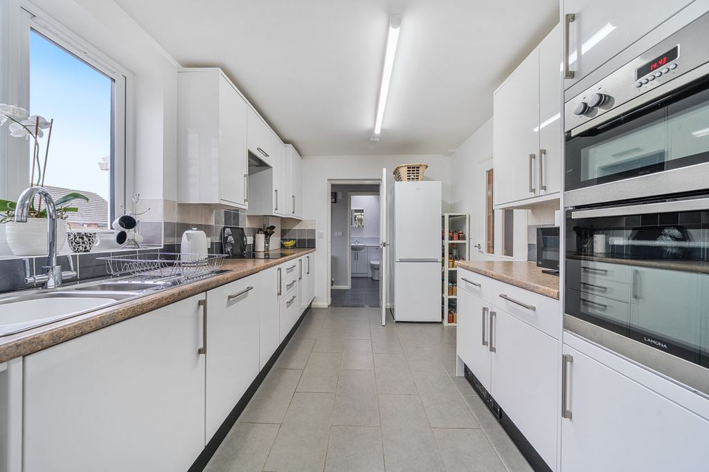 Property photo 3 of 23 Kitchen