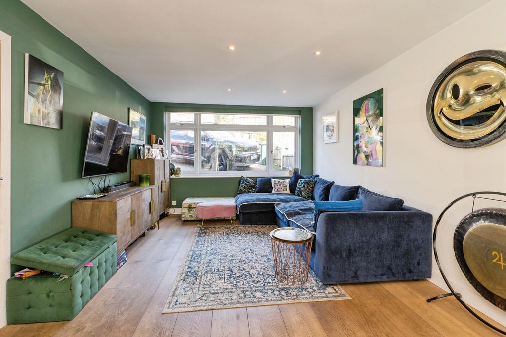 Property photo 3 of 20 35Thereddingslondonnw74Jn-2