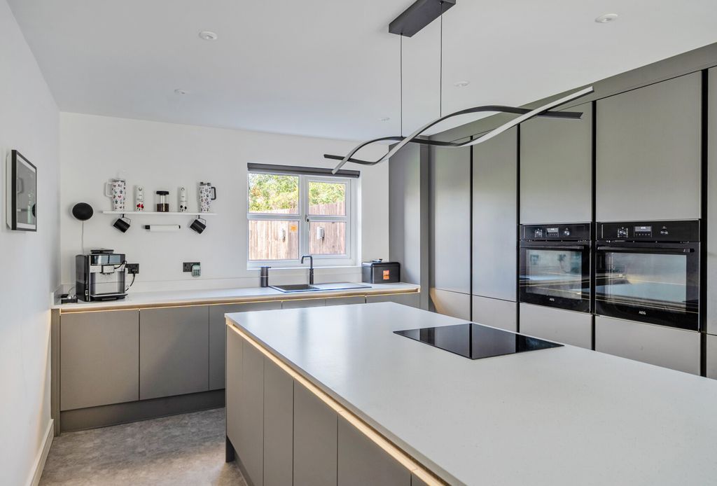 Property photo 2 of 22 1524504-10-1A0d32...
