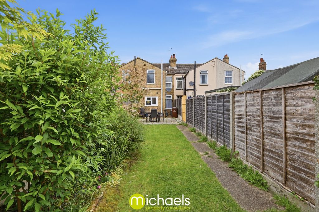 Property photo 2 of 17