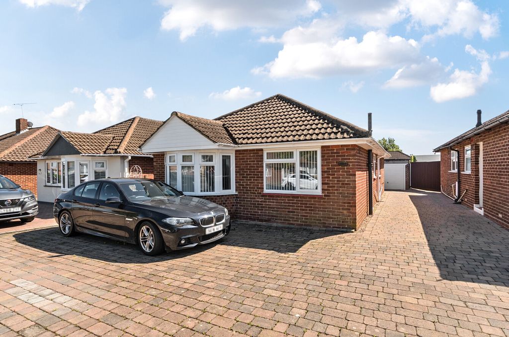 Property photo 1 of 13 1446841-26-69E24c...