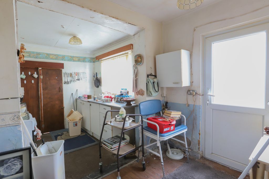 Property photo 3 of 9 Kitchen Diner