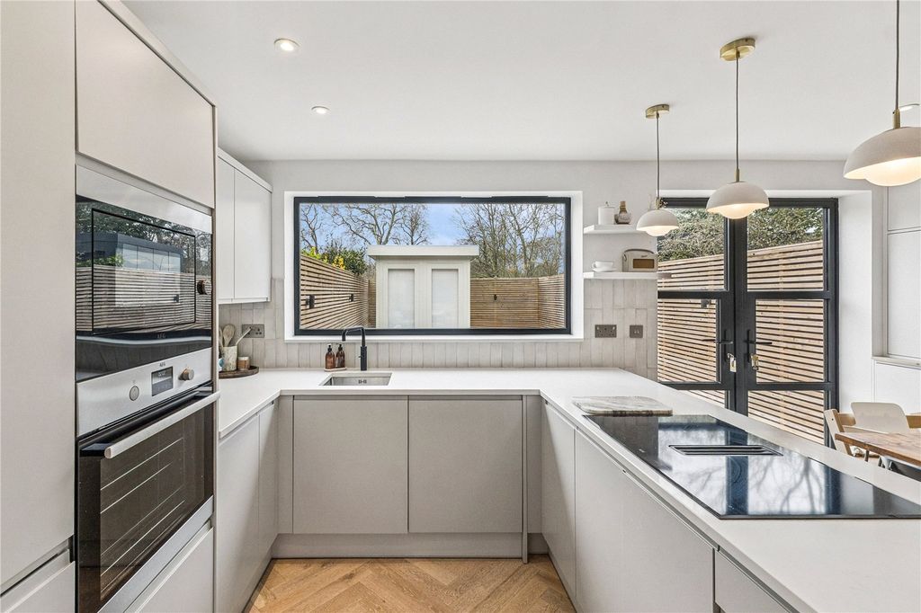 Property photo 2 of 14 Picture No. 16