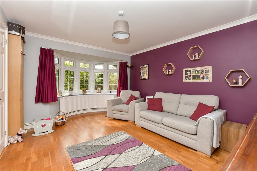 Property photo 2 of 11 Lounge