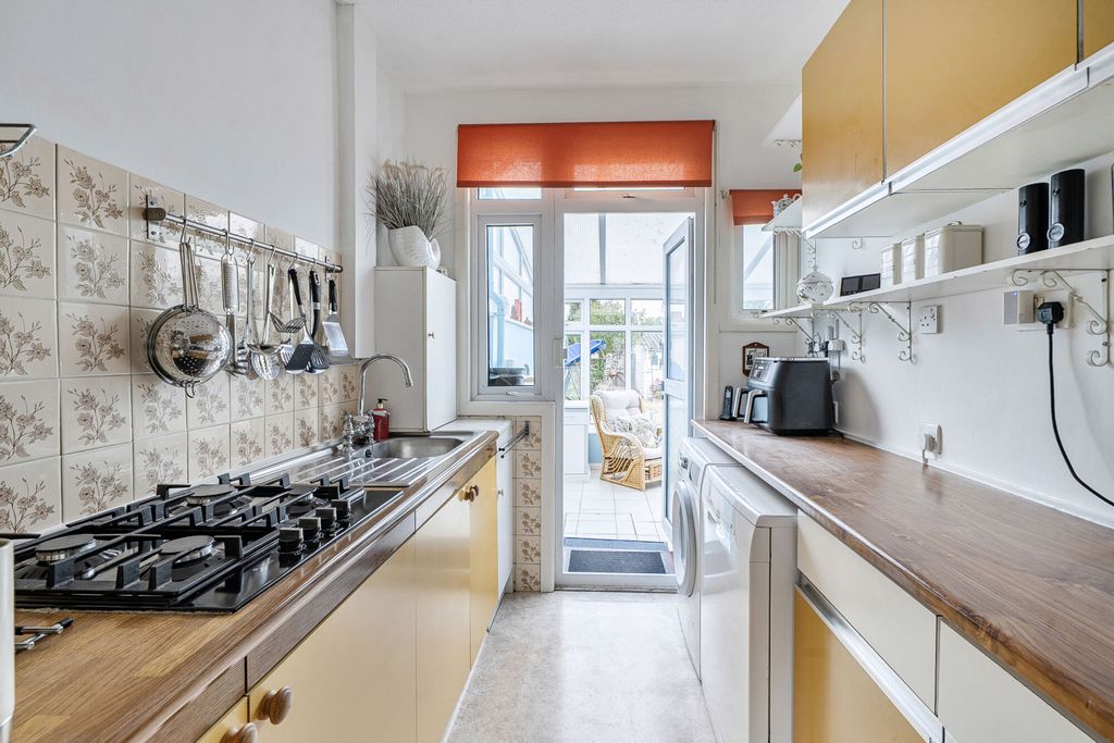 Property photo 2 of 16 Kitchen