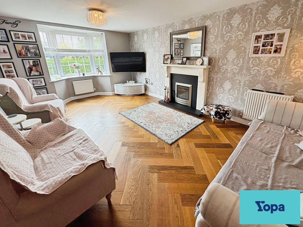 Property photo 2 of 31 Lounge