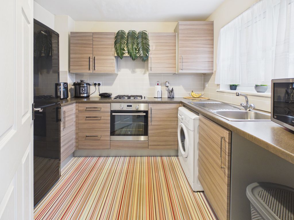 Property photo 3 of 18 Kitchen