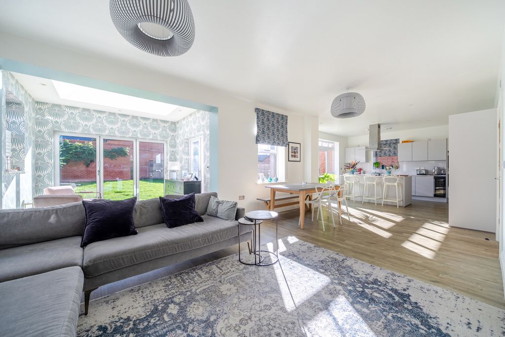 Property photo 3 of 18 1370770-7-68Fb5d3...