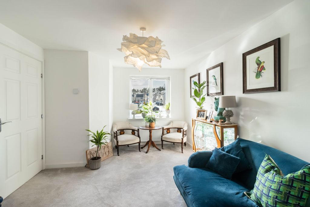 Property photo 2 of 32 Lounge