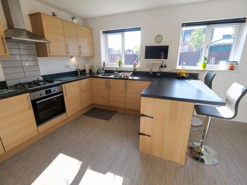 Property photo 3 of 24 Kitchen