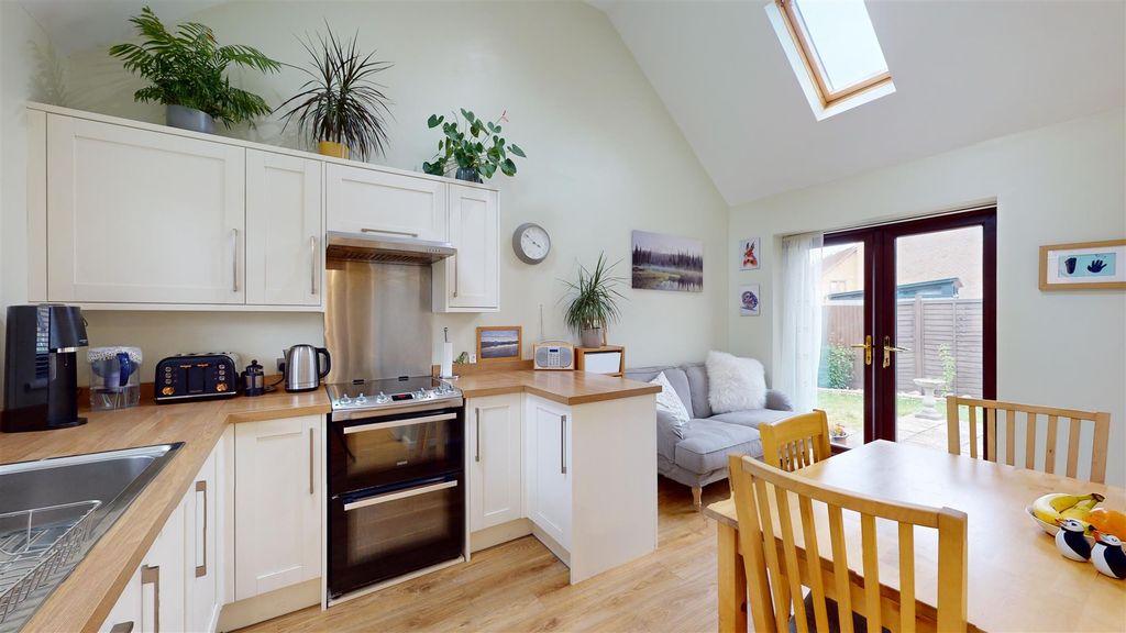 Property photo 3 of 14 Kitchen