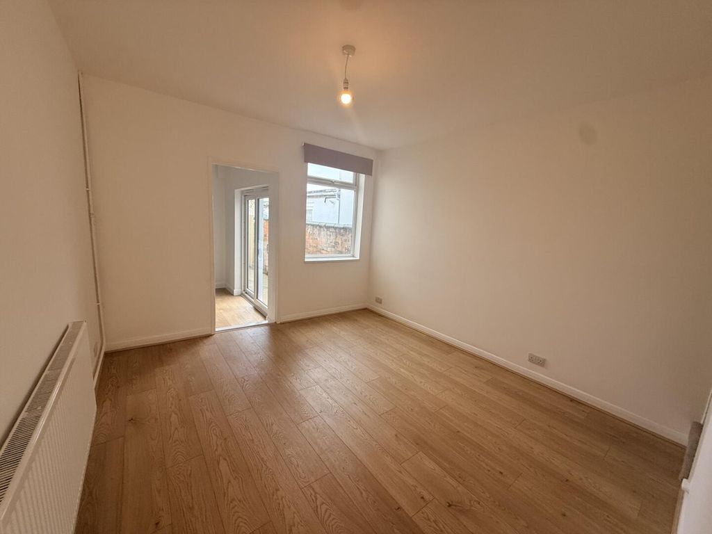 Property photo 3 of 9 Dining Room