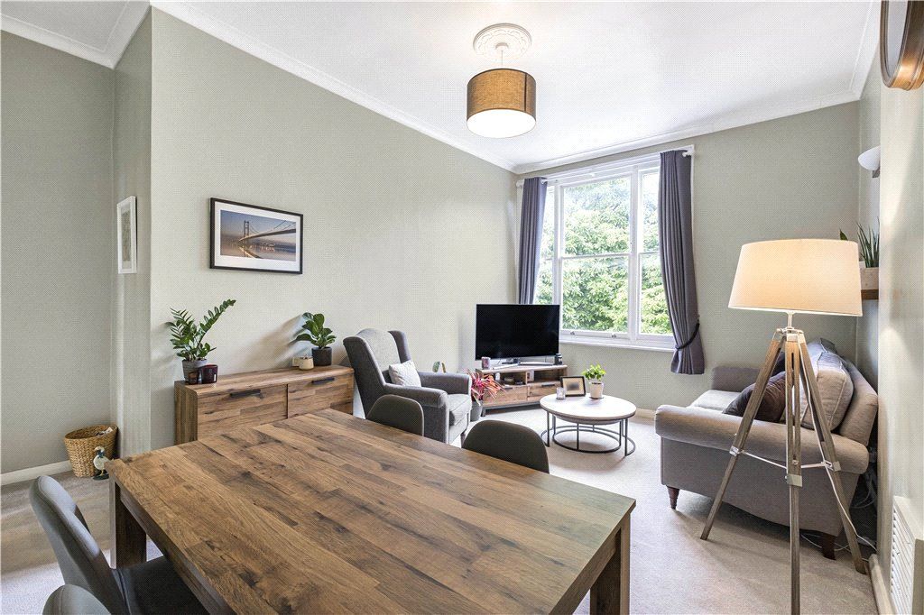 Property photo 1 of 13 Lounge