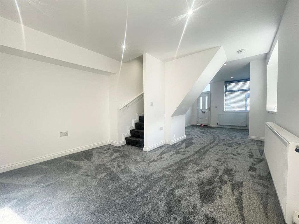 Property photo 3 of 12 E095dc48-805d-4388-871c-4528c9c19F0F.Jpg