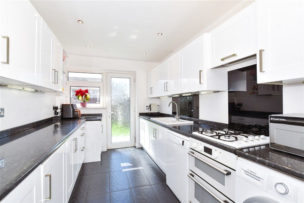 Property photo 2 of 10 Kitchen