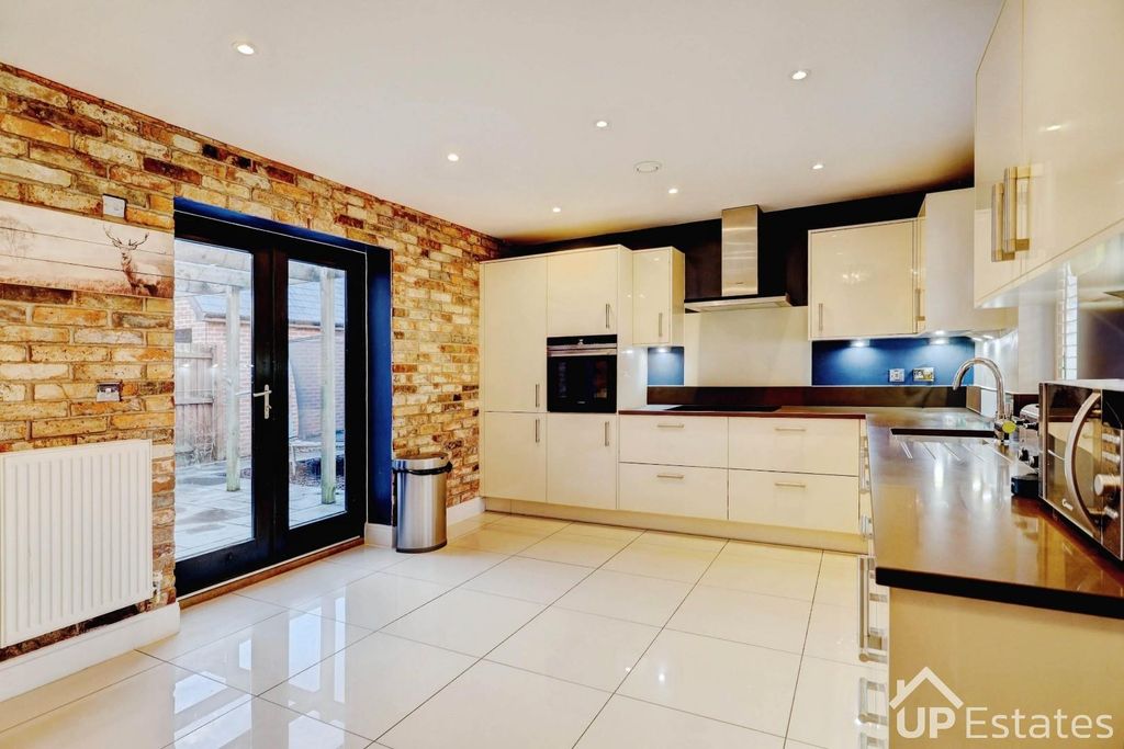 Property photo 3 of 40