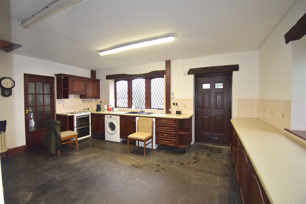Property photo 2 of 17 Fitted Dining Kitchen