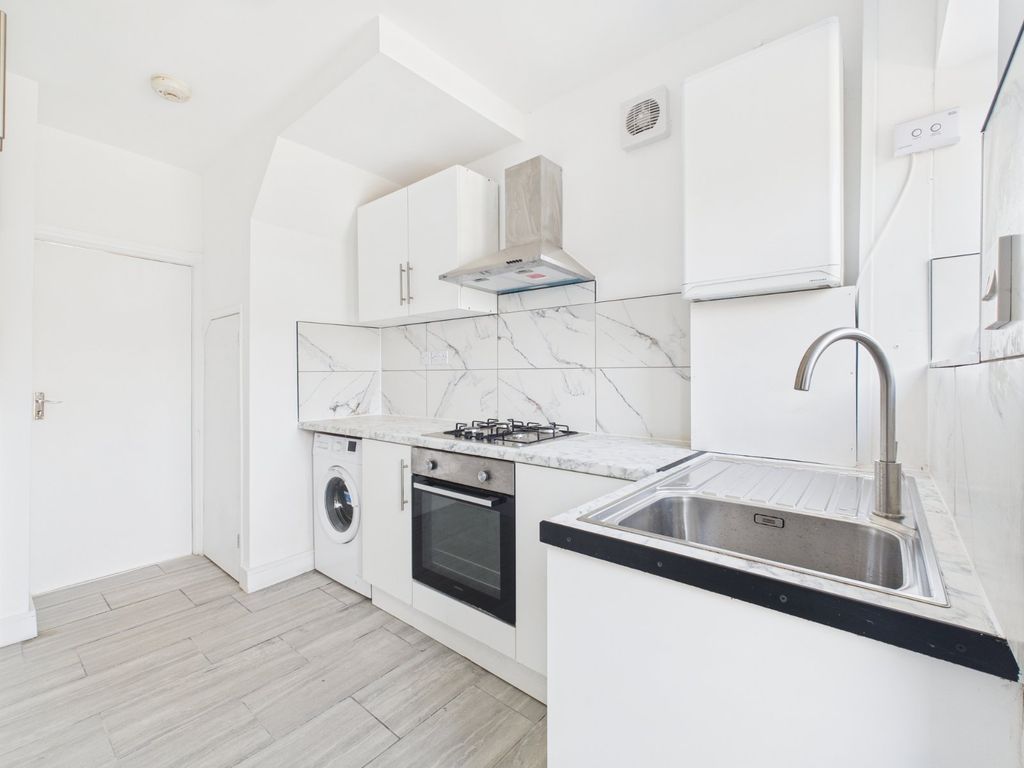 Property photo 1 of 7 Kitchen
