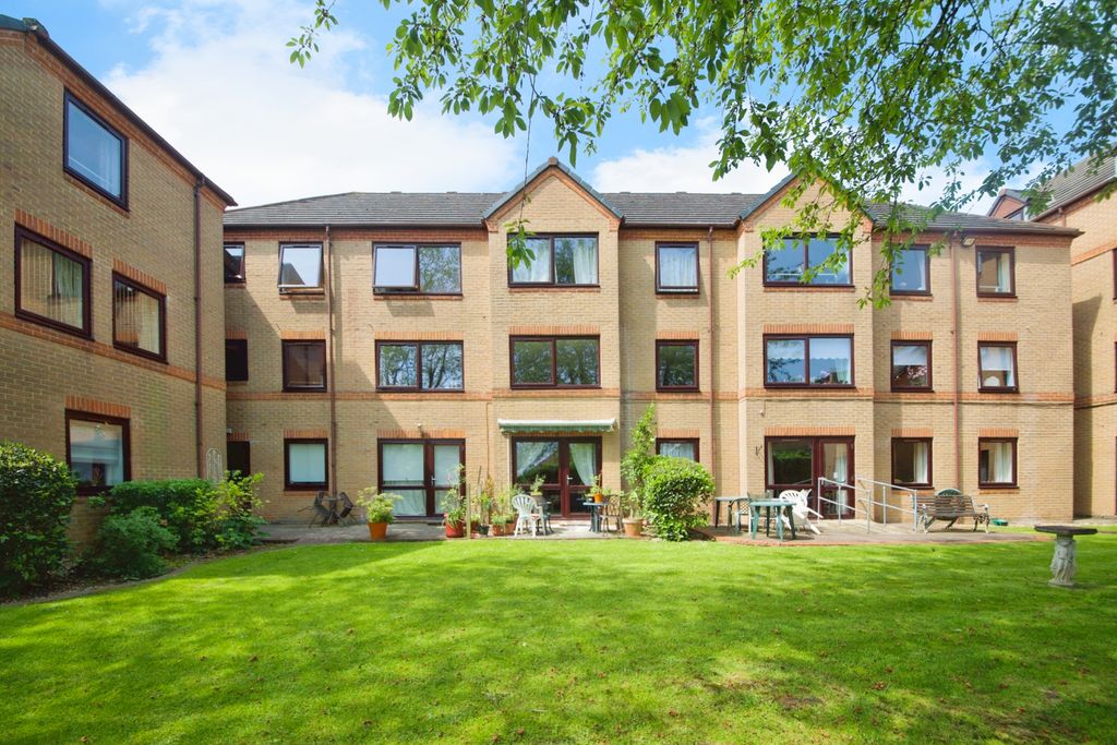 Property photo 1 of 12 Building