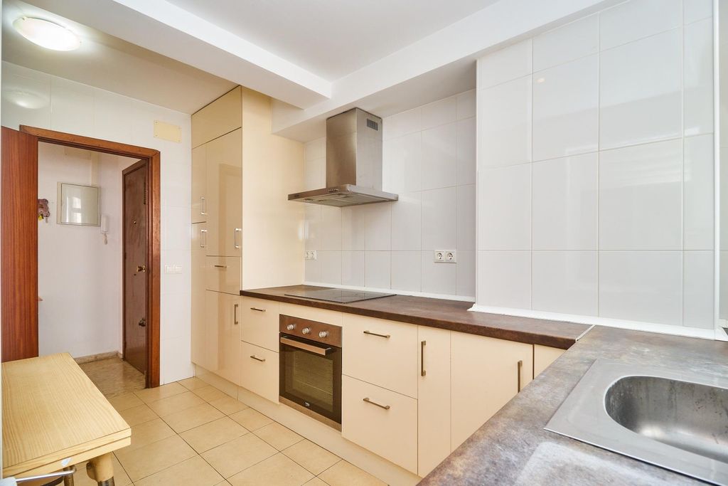 Property photo 2 of 40