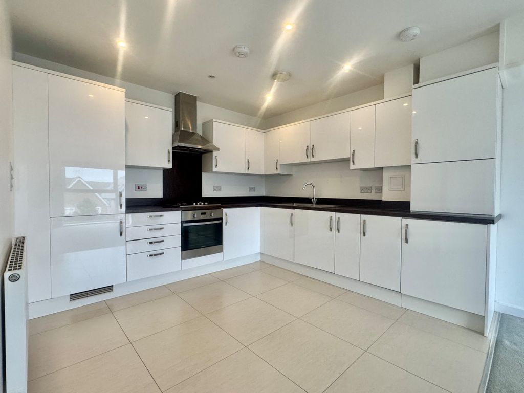 Property photo 3 of 9 Kitchen