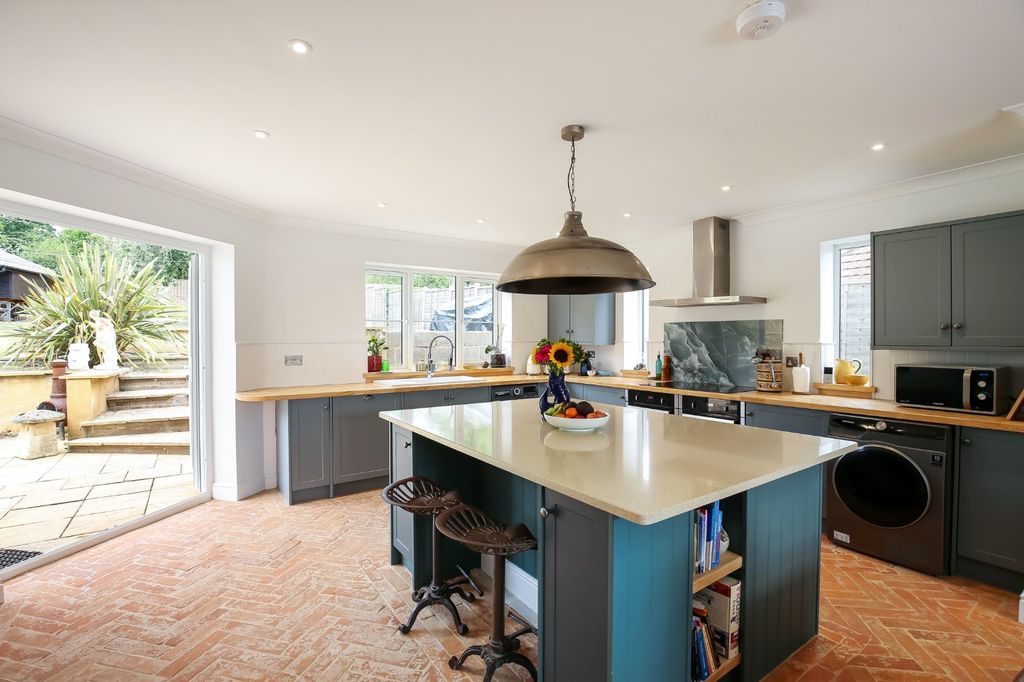 Property photo 2 of 17 Picture No. 04