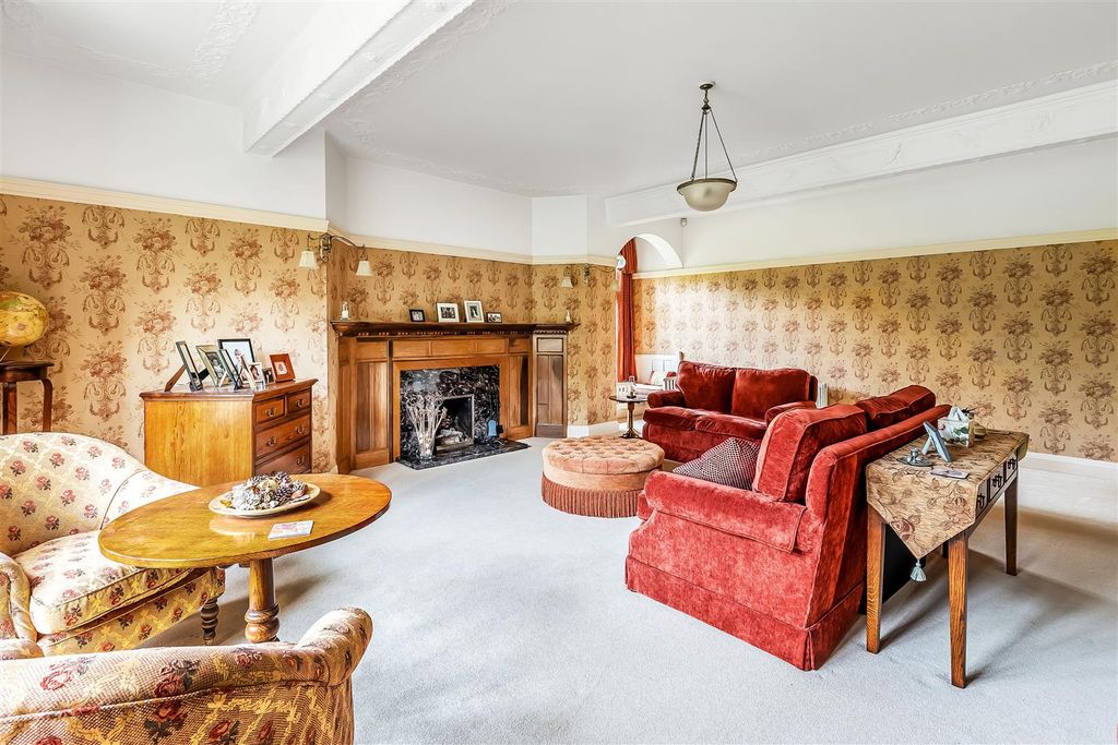 Property photo 3 of 81 Warrenhurst-33.Jpg