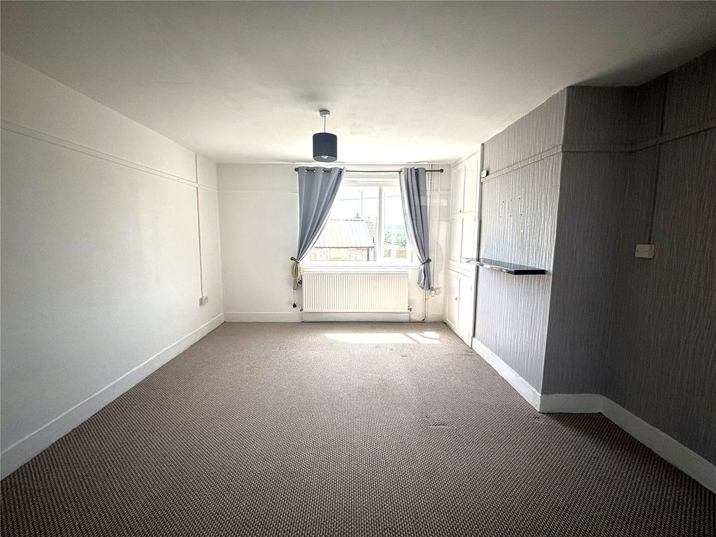 Property photo 3 of 22 Picture No. 04