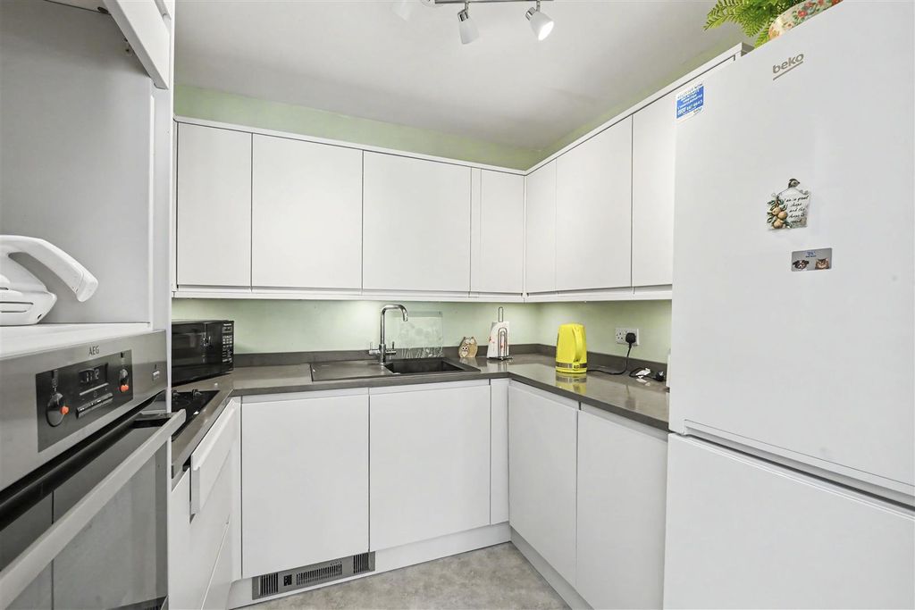 Property photo 2 of 13 13-Davis-Court-04.Jpg