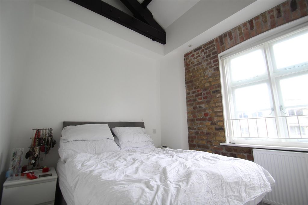 Property photo 3 of 10 Bedroom