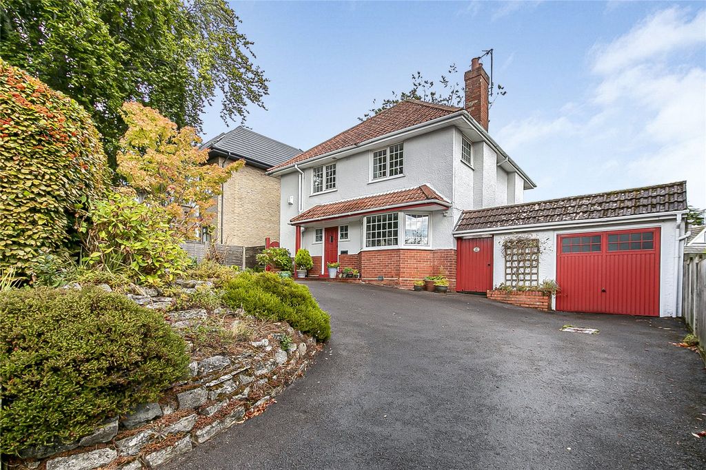 Property photo 1 of 15 North Road