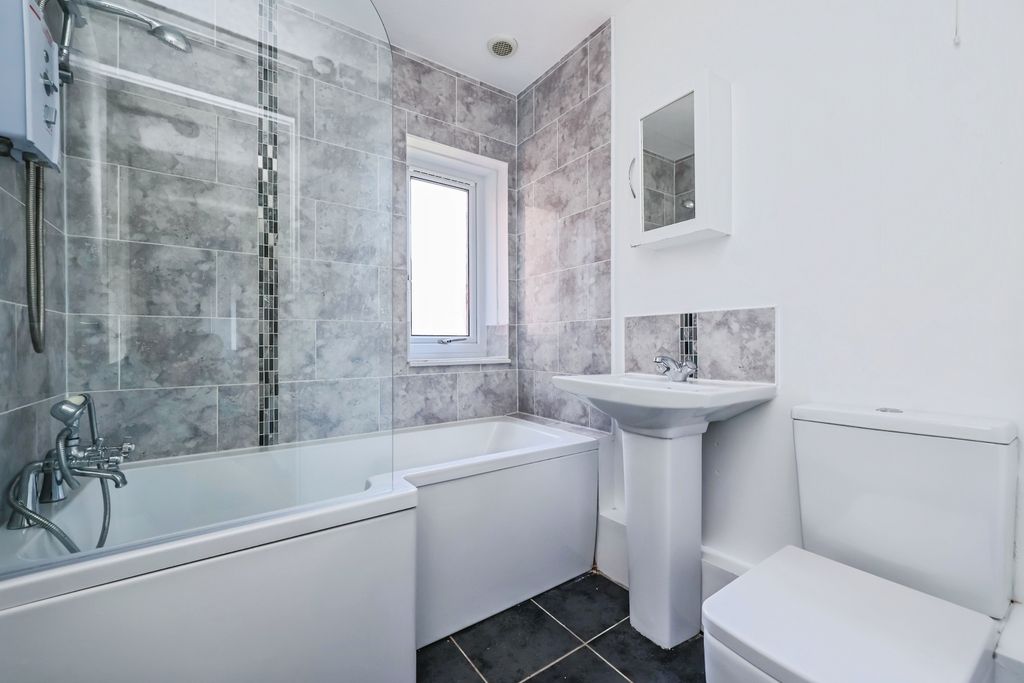 Property photo 3 of 17 Bathroom