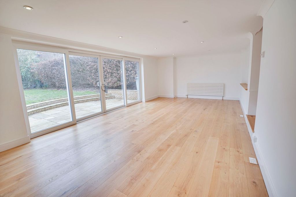 Property photo 3 of 23