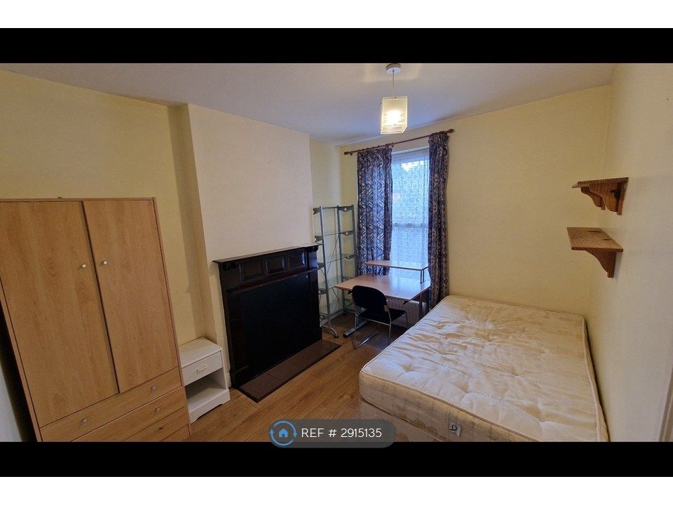 Property photo 3 of 15 Room 2