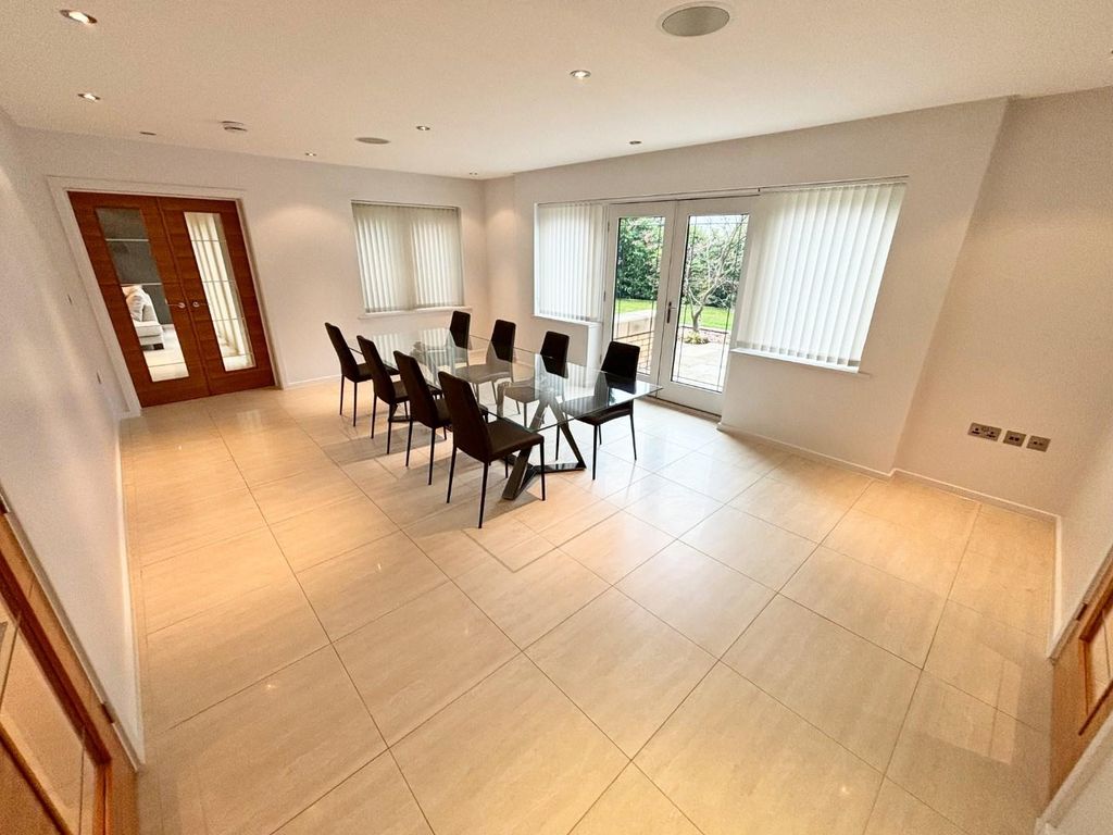 Property photo 3 of 51