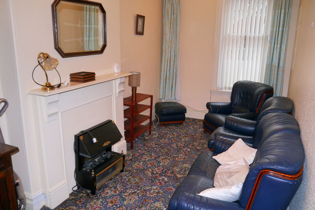 Property photo 2 of 5 Living Room