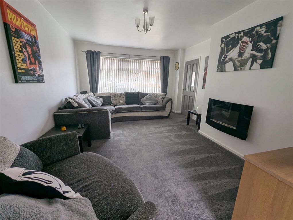 Property photo 2 of 15 Lounge