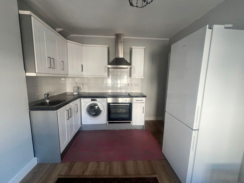 Property photo 3 of 7 Kitchen