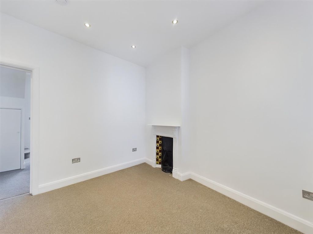 Property photo 2 of 10 Cam01358G0-Pr0034-Still002.Jpg