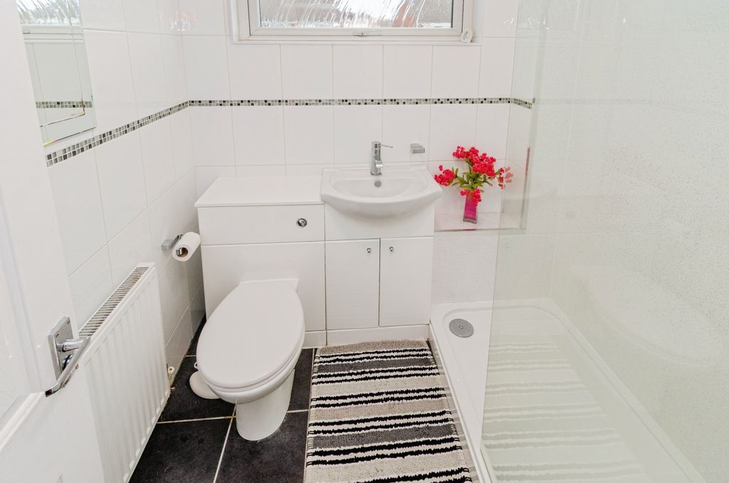 Property photo 3 of 20 Shower Room