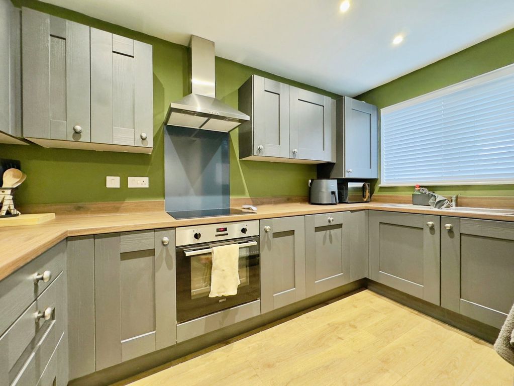 Property photo 3 of 33