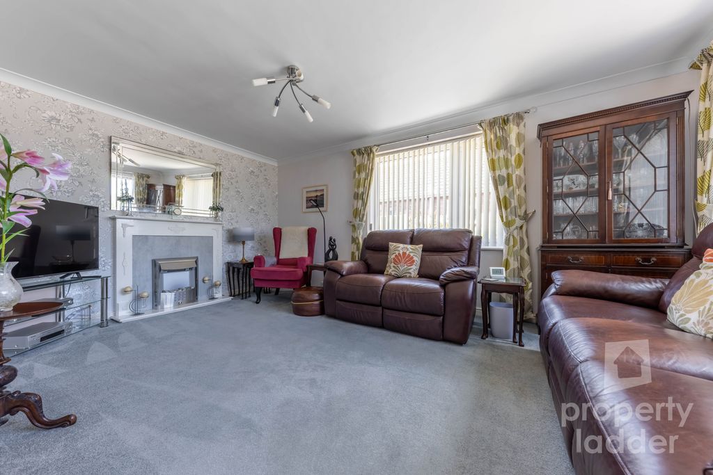 Property photo 2 of 17 Pl