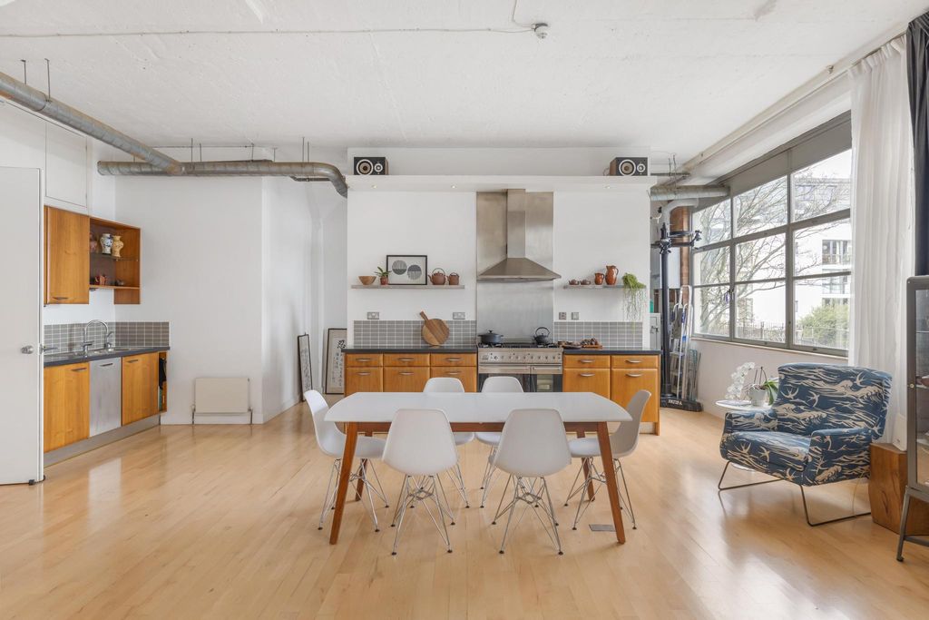 Property photo 2 of 22