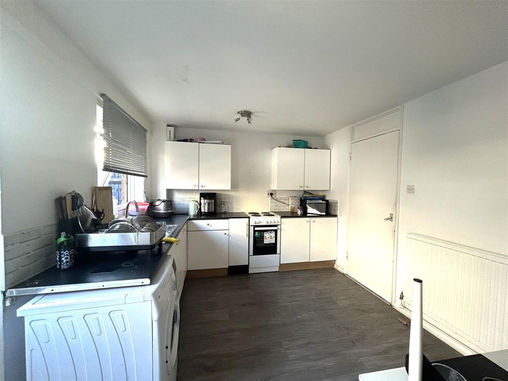 Property photo 3 of 12 Kitchen/Diner