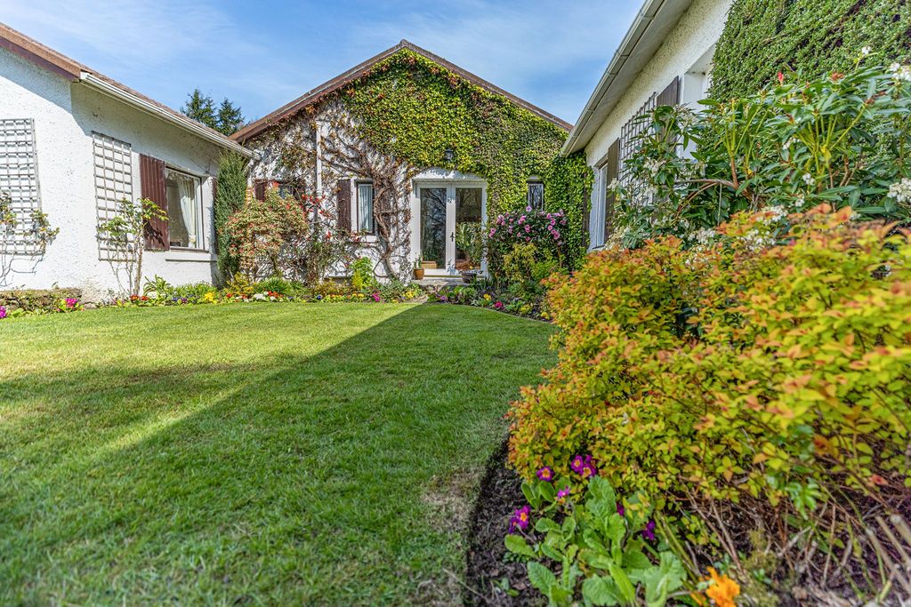 Property photo 1 of 105