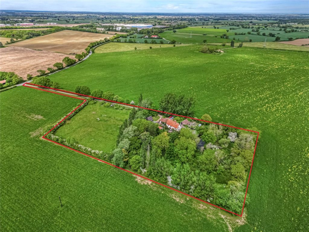 Property photo 1 of 28 Fishponds Farm