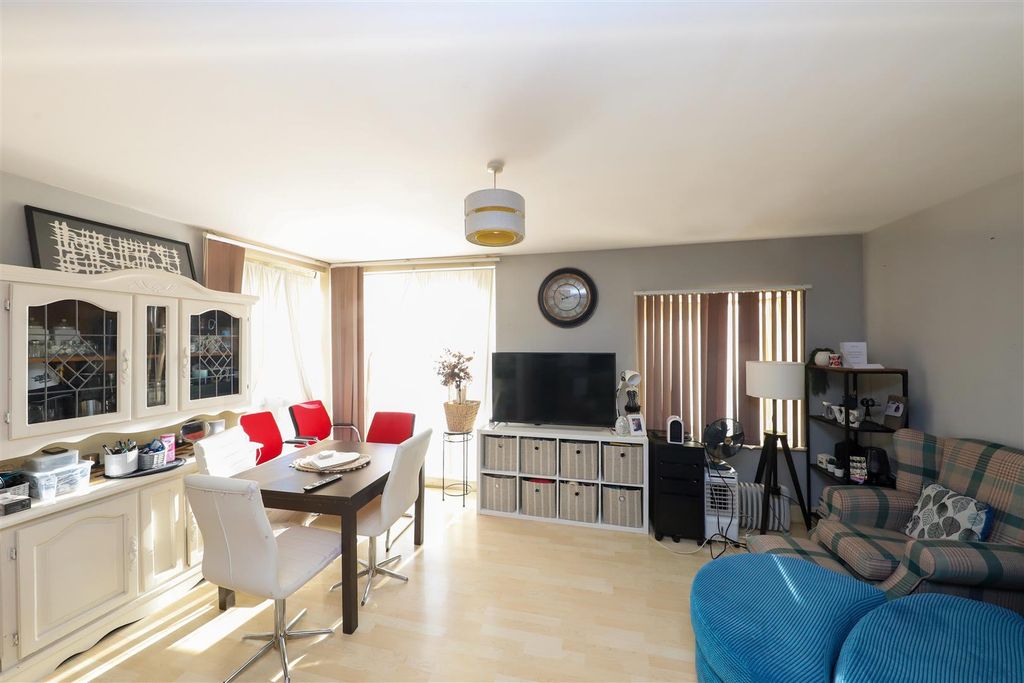 Property photo 3 of 9 Lounge Kitchen Area